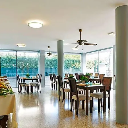 G/hotel Lignano ホテル *